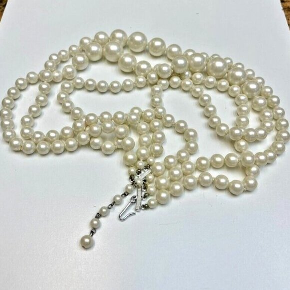 3 Strand Graduated Knotted Faux White Pearl Necklace Silver Tone Metal Closure - Picture 3 of 6